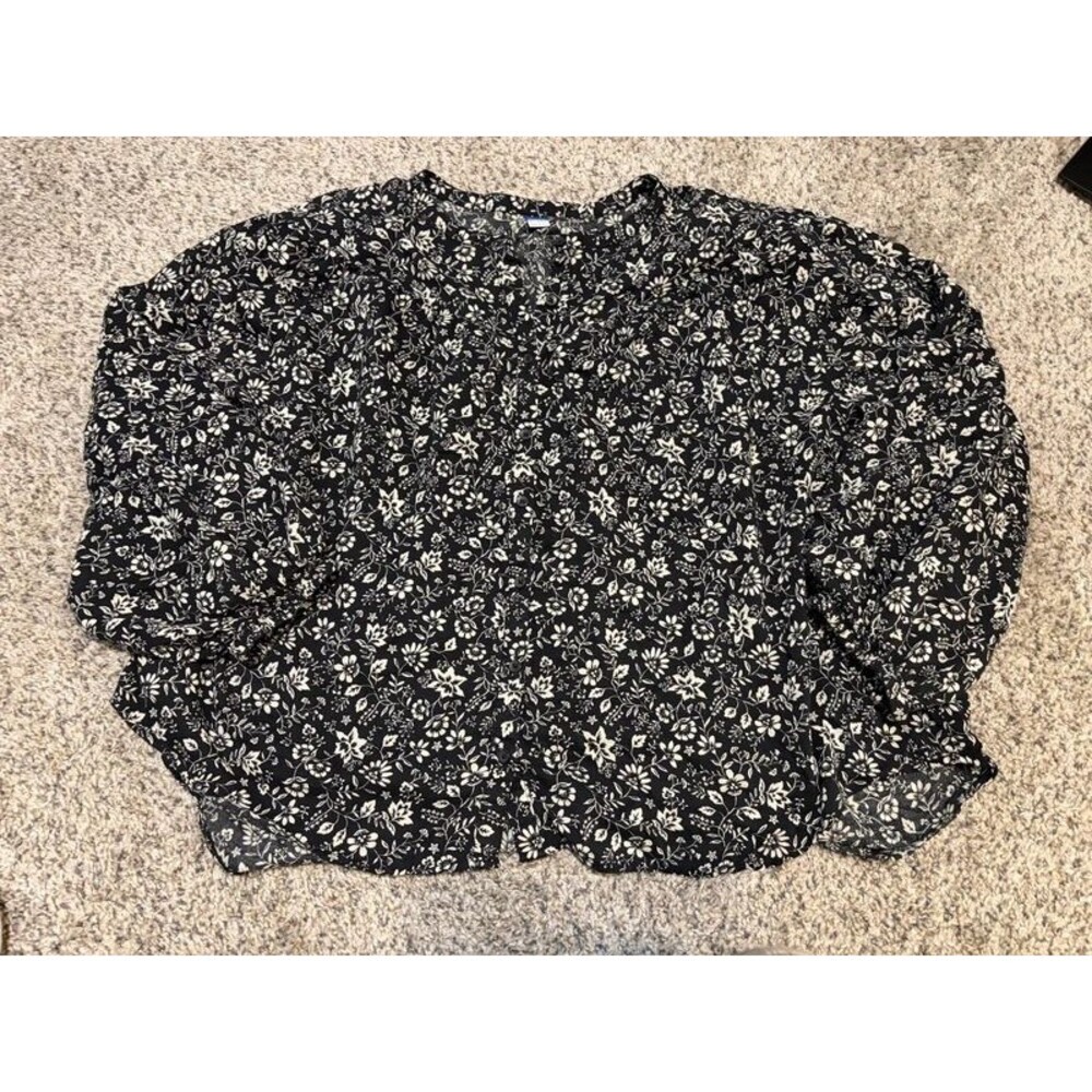 Old Navy Black & White Ditsy Floral Button-Front